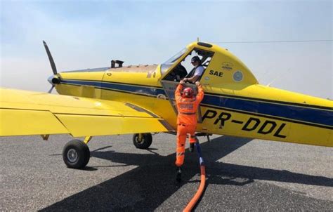 Avião que carrega 3 mil litros de água é novo aliado do CBMMG no