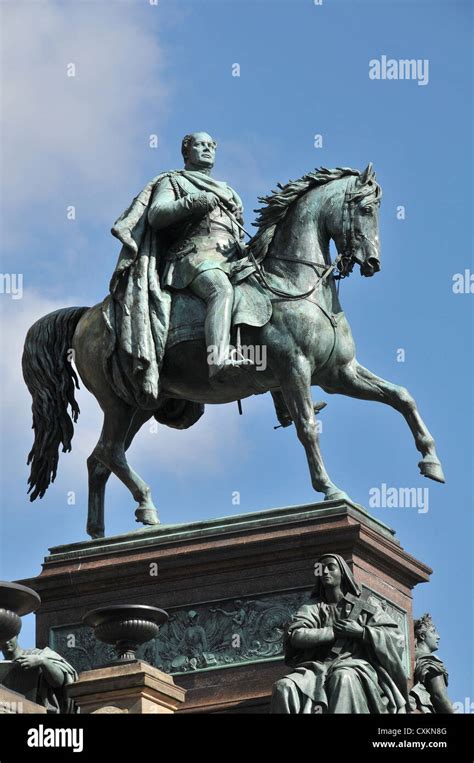 Statue Von Friedrich Wilhelm Iv Alte Nationalgalerie Museumsinsel