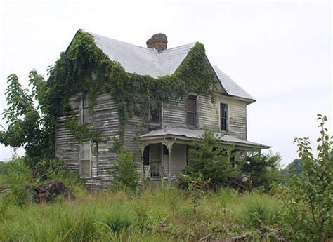 Overgrown Creepy Old Houses Scary Houses Abandoned Mansions