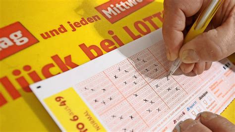 Millionen Dollar Gl Ckspilz Holt Historischen Lotto Gewinn Ab