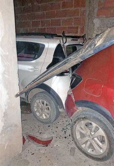 Conduc A Borracho Choc Contra Una Casa Y Un Veh Culo Estacionado Y Le