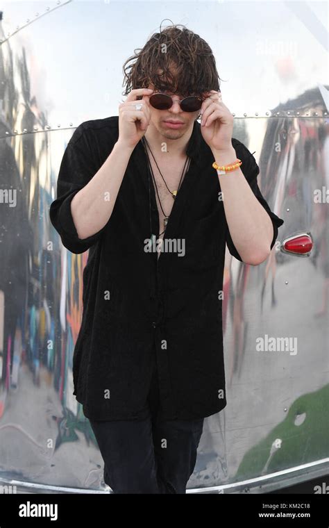 Fort Lauderdale Beach FL USA 02nd Dec 2017 Barns Courtney Poses