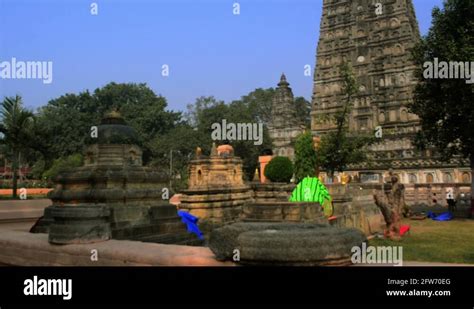 Bodh gaya temple Stock Videos & Footage - HD and 4K Video Clips - Alamy