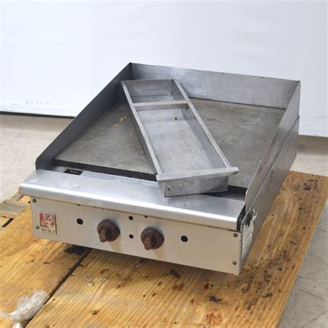 Wolf AG Heavy-Duty Natural Gas 24" x 24" Countertop Griddle 2-Burner ...