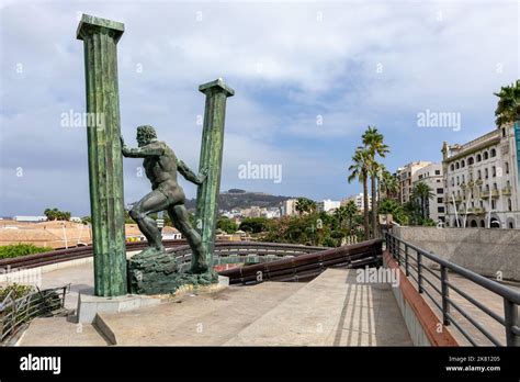 Ceuta Spagna città spagnola autonoma nel nord Africa Statua di Ercole