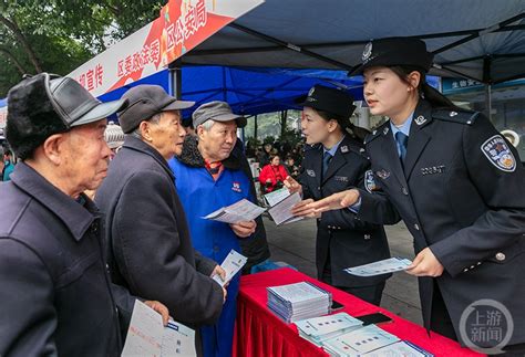 建设法治中国 巾帼在行动