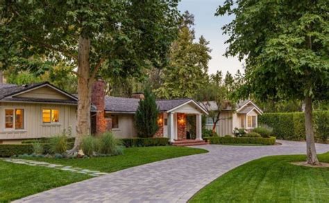 Matthew Stafford House: Pics of His Los Angeles Mansion Revealed!