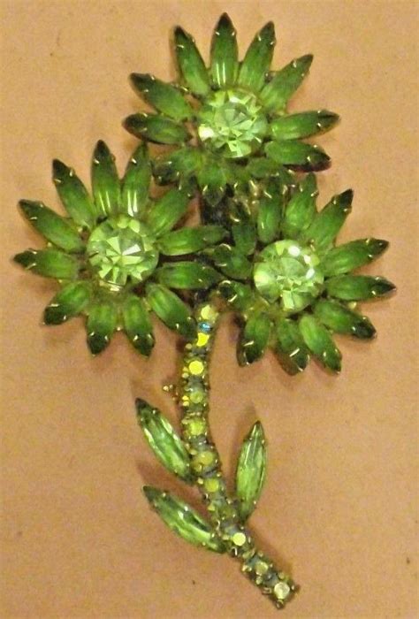 Vintage 1940s Emerald Green Clear Rhinestone Flower Floral Pin Brooch