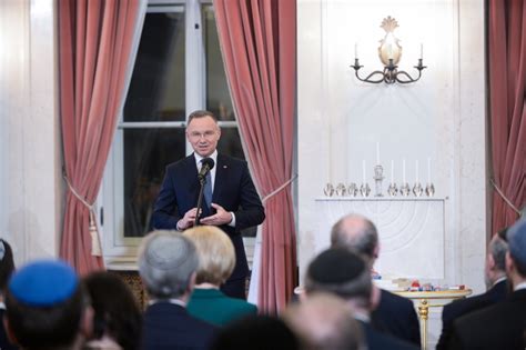 Prezydent Rp Andrzej Duda Podczas Uroczysto Ci Zapalenia Wiec