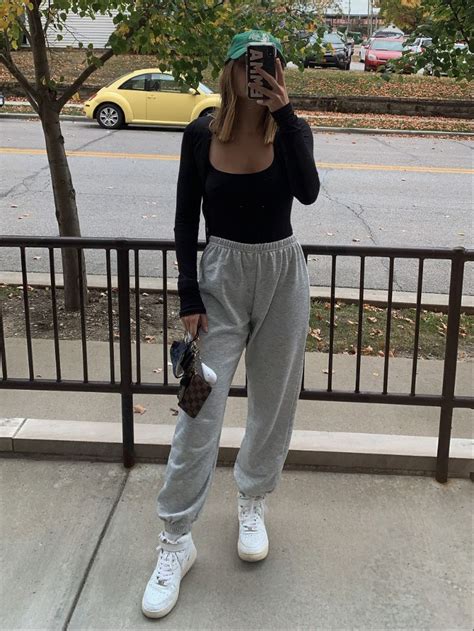 Baggy High Waisted Cuffed Sweatpants Jogger Pants Outfit Women Cute