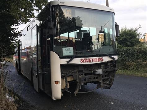 Deux Bless S Dans Une Collision Entre Un Car Scolaire Et Une Voiture En