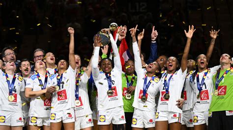 Handball Les Fran Aises Sacr Es Championnes Du Monde Apr S Leur