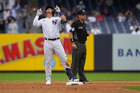 New York Yankees Prospect Oswald Peraza Smacks Three Hits In Yankee