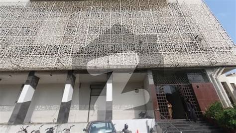 Prime Location Square Feet Flat For Sale In Shaheed Millat Road