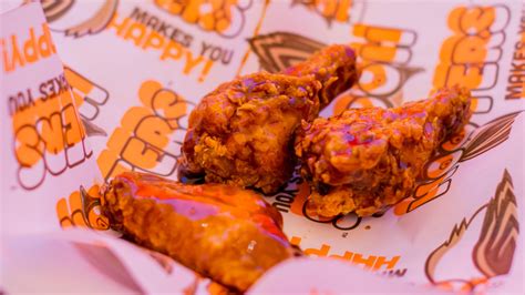 Every Hooters Wing Flavor Ranked From Worst To Best