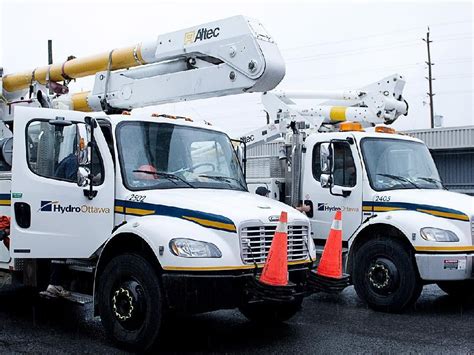 Car Crash Knocks Out Power Overnight In City S West End Toronto Sun