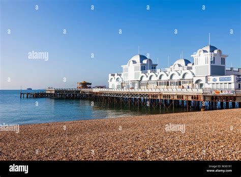 England, Hampshire, Portsmouth, Southsea Beach and Pier Stock Photo - Alamy