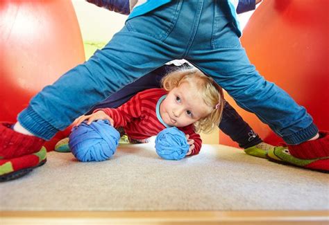 Bewegungsangebote In Der Krippe U3 Praxisideen Kleinstkinder