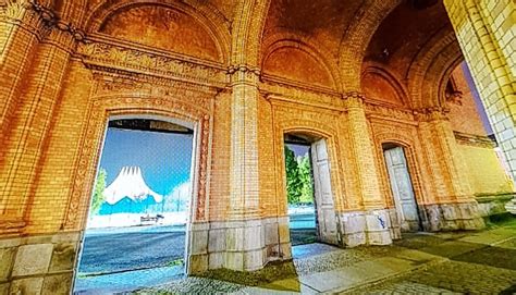 Eingangsportal Zum Einstigen Anhalter Bahnhof Wie Viele Millionen