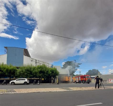 Carreta Ba Pega Fogo Dentro Dos Correios Na Avenida Valter Alencar