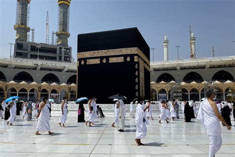 israeli plane flies  makkah middle east monitor
