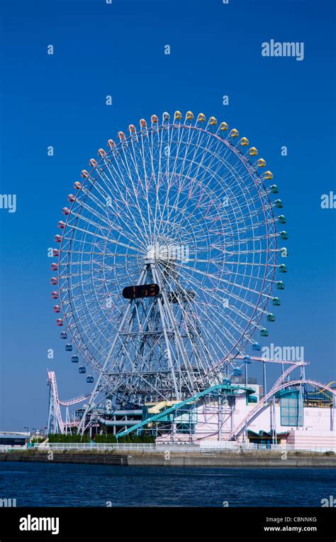 The ferris wheel at Minator Mirai Yokohama Japan Stock Photo - Alamy