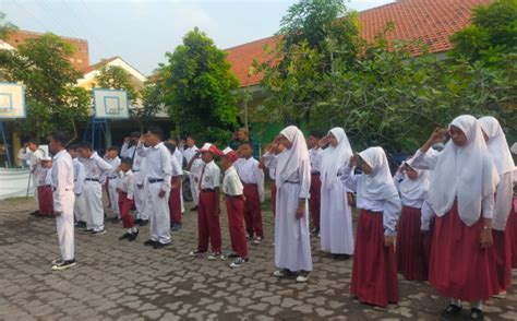 Melalui UPACARA Tanamkan Kedisiplinan Sejak Dini Ke Siswa Sekolah