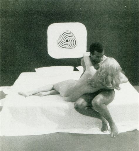 Naked Anita Sanders In Nerosubianco