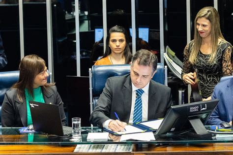 Congresso Nacional Promulga Emenda Constitucional Que Garante O Piso