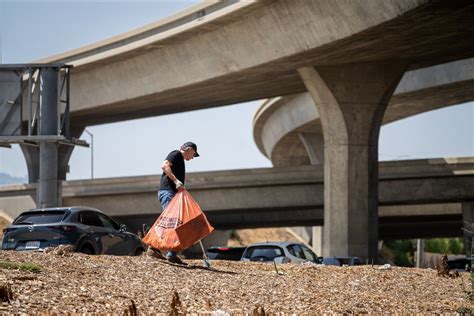 Governor Newsom cleans up homeless encampments in Los Angeles ...