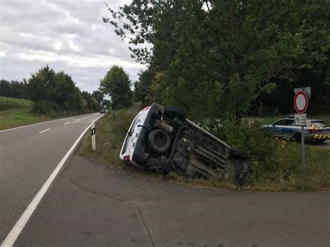 Pol Ppwp Unfall Auto Landet Im Graben Presseportal