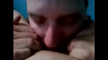 Lamiendo el coño hasta que se corre XVIDEOS