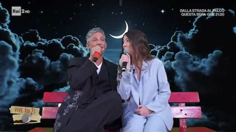 Tg2 Gaffe Epica Sul Video Di Fiorello E Figlia Fuorionda Velenoso