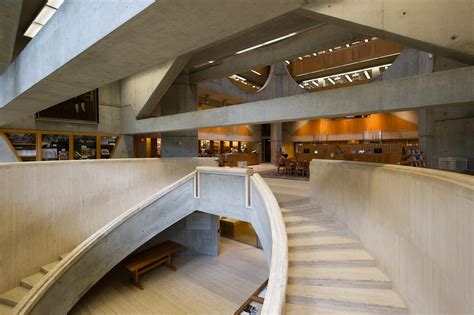 Louis Kahn's Phillips Exeter Academy Library | ArchEyes