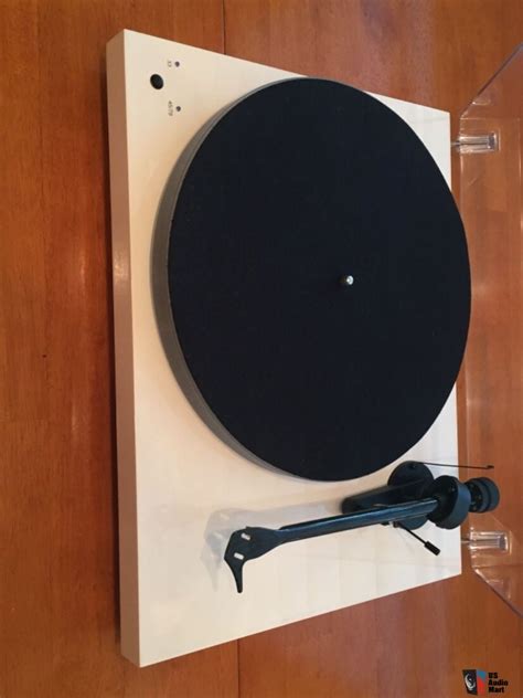 Pro Ject Debut Carbon Dc Esprit Sb Turntable White Photo