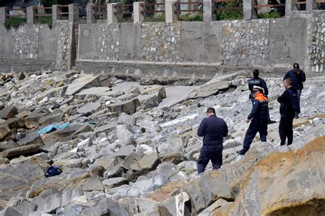 Livorno Donna Di 78 Anni Trovata Morta In Spiaggia