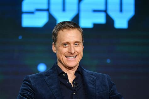 Syfy Debuts Resident Alien Clip Featuring Alan Tudyk At Nycc