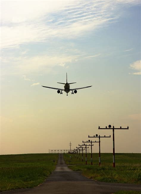 How to Transfer between NYC Airports (JFK, LGA, & EWR) - Two Traveling
