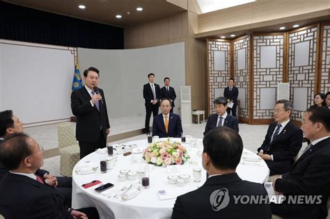 속보 尹대통령 與지도부·참모들과 비공개 오찬회동 연합뉴스