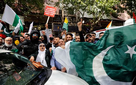 Kashmir issue: Massive protest outside India High Commission in London