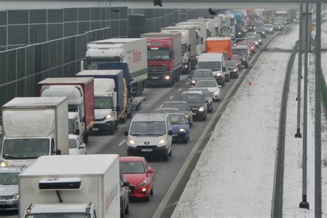 Autostrad A Na Wsch D Od Warszawy By Mo E Tylko Jednym Pasem Jest Umowa