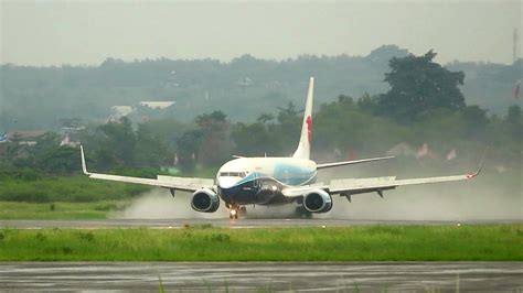 Pesawat Lion Batik Garuda Super Air Jet Landing Take Off Saat