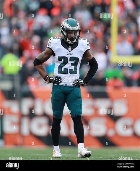 Philadelphia Eagles Safety Rodney Mcleod 23 Lines Up Against The