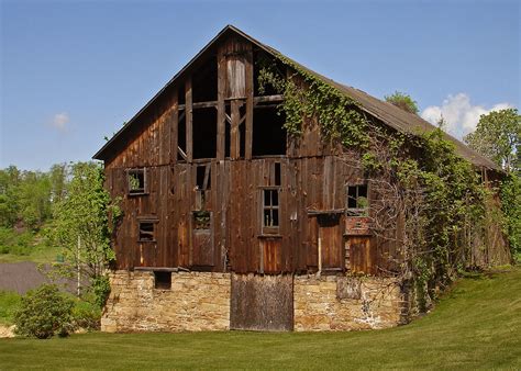 Barn At Brier Hill Pa This Old Barn Is On The Site Of The Flickr