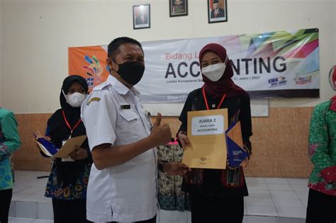 Peringkat Ii Bidang Lomba Accounting Siswi Smkn Turen Melaju Ke