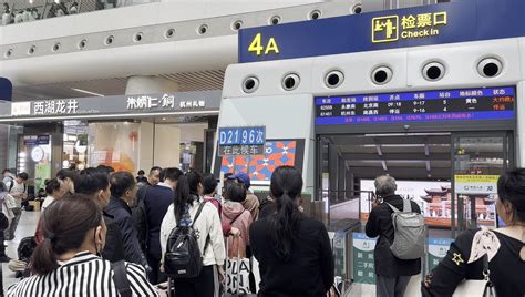 受台湾地震影响 经由杭州东站高铁出现大面积晚点