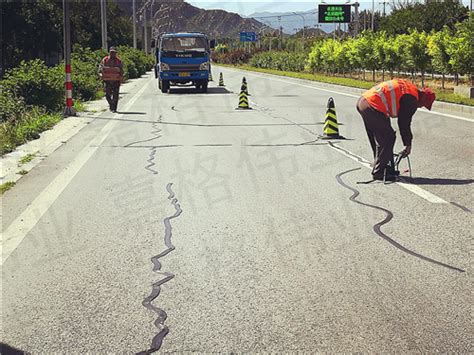 公路裂缝贴使用 嘉格伟业道路养护专家