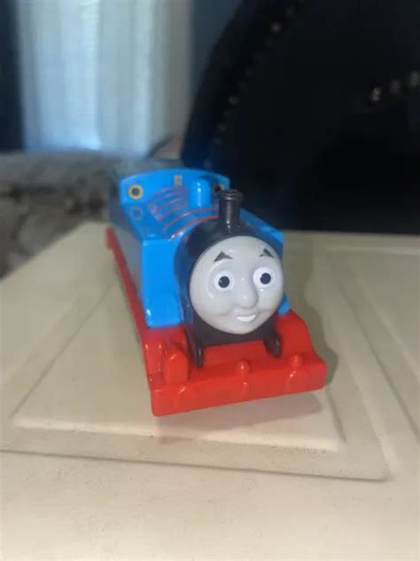 THOMAS & FRIENDS TrackMaster Talking Thomas Motorized Battery Train ...