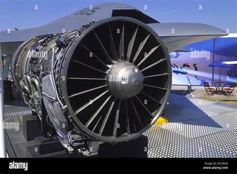 Pratt & Whitney F-100 turbojet jet engine Stock Photo - Alamy