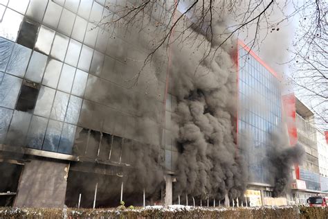 Foto Video Vatrogasci Se Bore S Velikim Po Arom U Sarajevu Buknuo Je